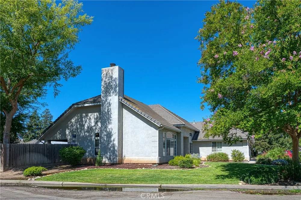 2231 E Pryor Drive Fresno, CA 93720