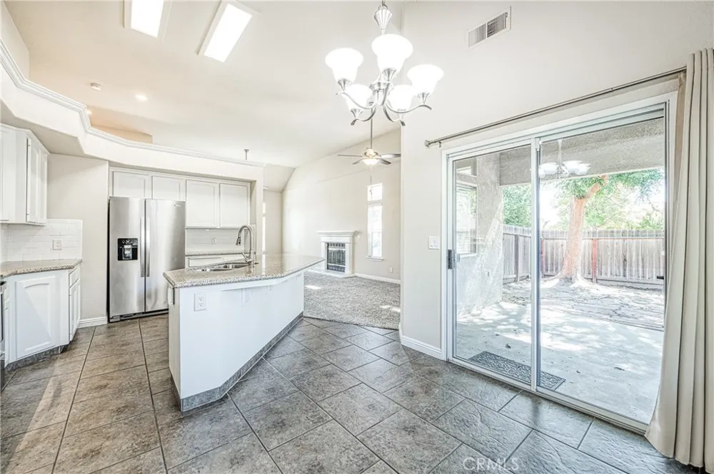 2231 E Pryor Drive Fresno, CA 93720