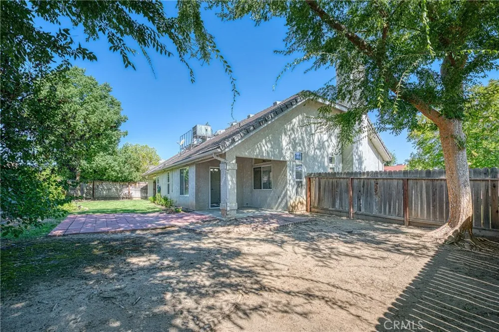 2231 E Pryor Drive Fresno, CA 93720