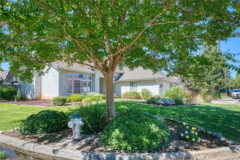 2231 E Pryor Drive Fresno, CA 93720
