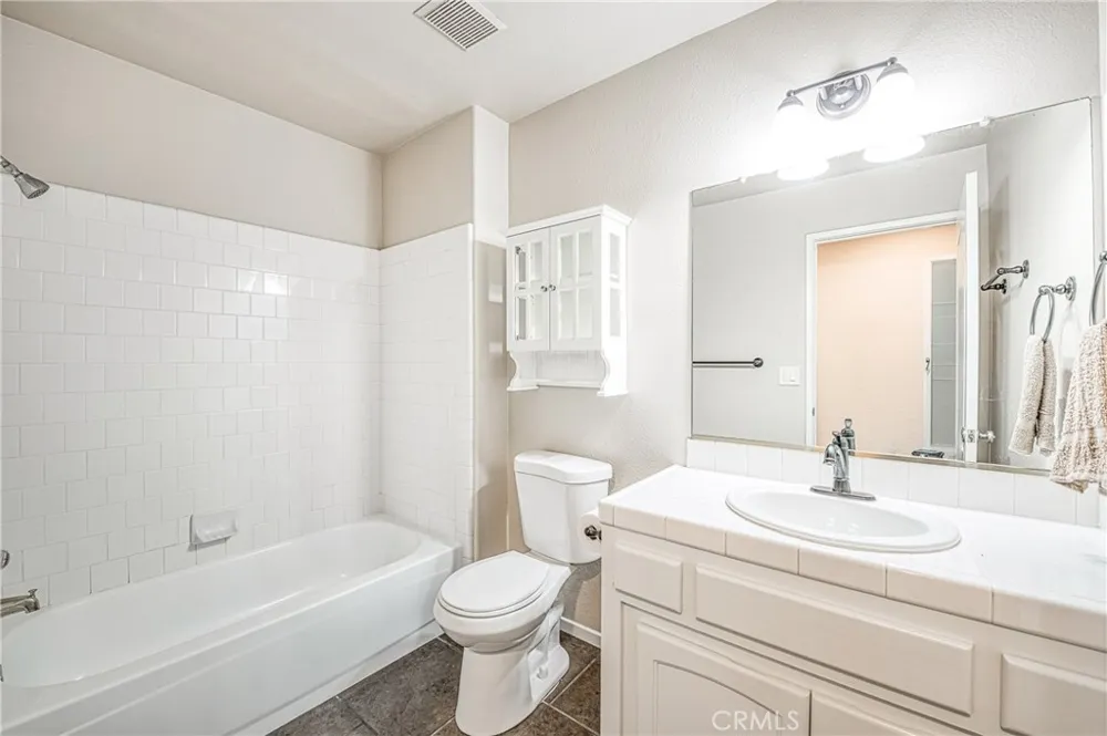 2231 E Pryor Drive Fresno, CA 93720