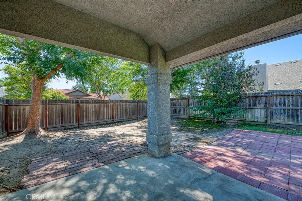 2231 E Pryor Drive Fresno, CA 93720
