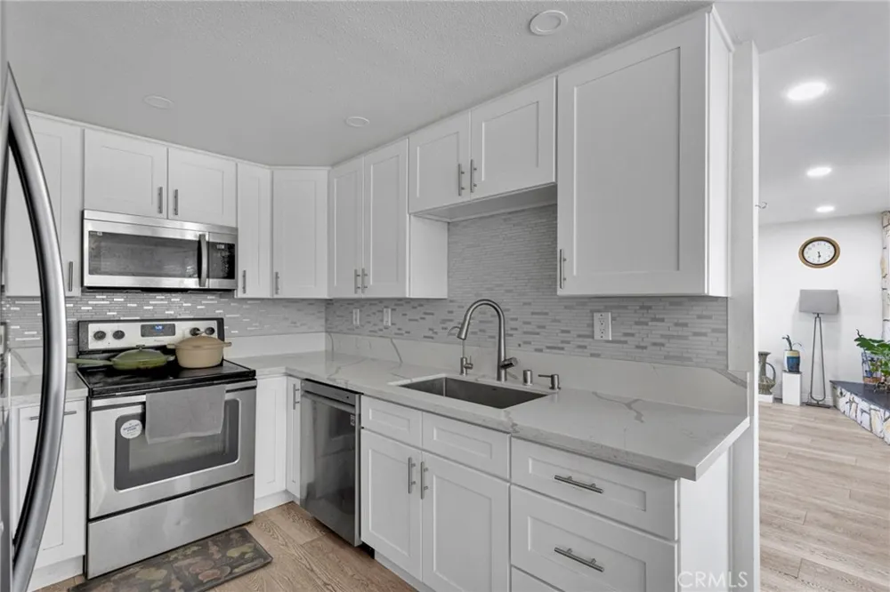 14275 Gayhead Apple Valley, CA 92307