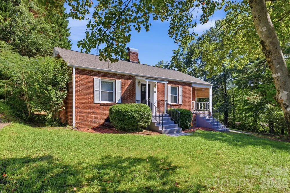 1060 14th Avenue NW Hickory, NC 28601