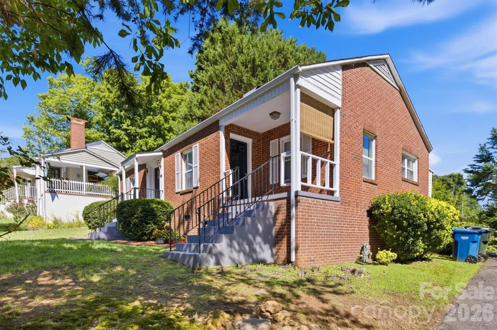 1060 14th Avenue NW Hickory, NC 28601