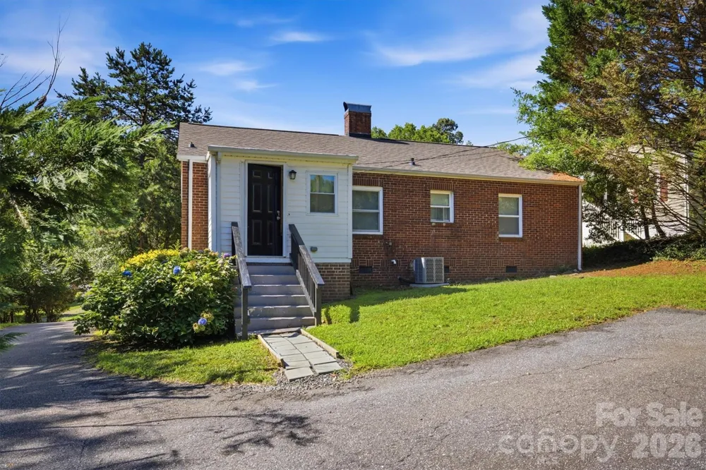 1060 14th Avenue NW Hickory, NC 28601