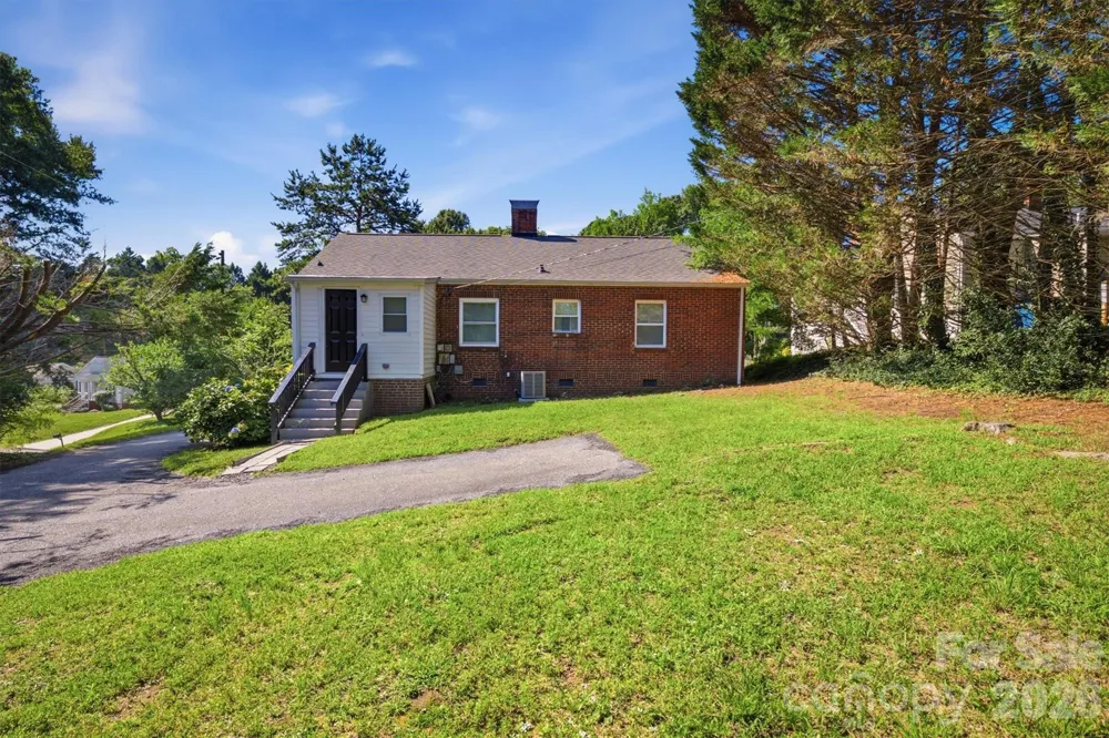 1060 14th Avenue NW Hickory, NC 28601