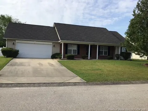 696 Fairfield Circle