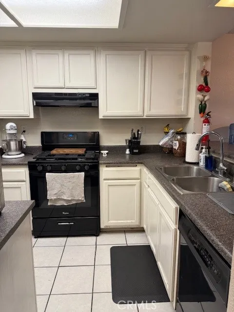 6773 Foxcroft Court Chino, CA 91710