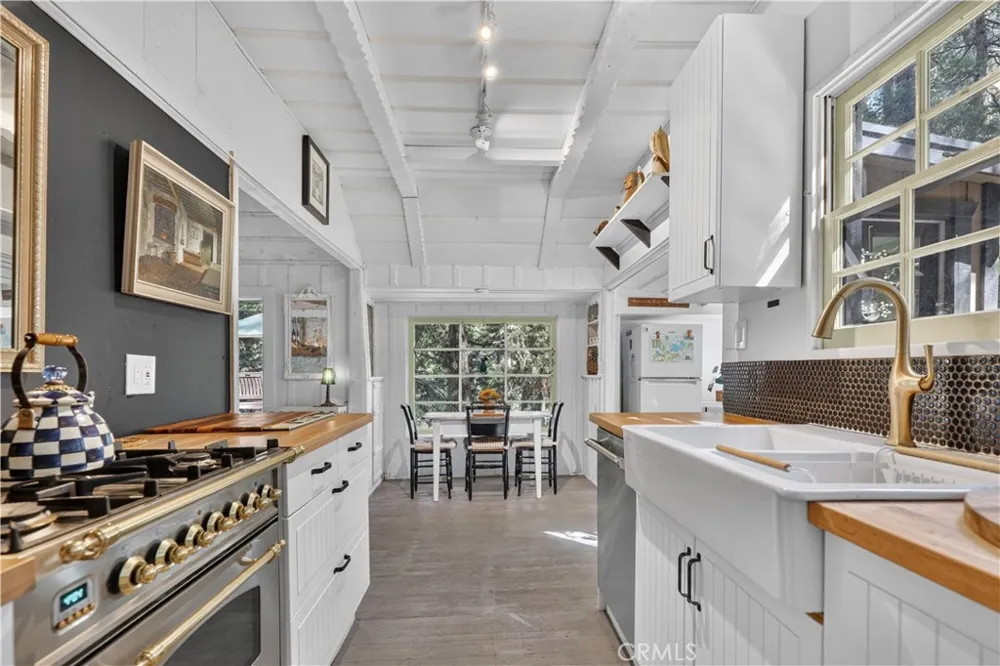 27000 State Highway 189 Blue Jay, CA 92317