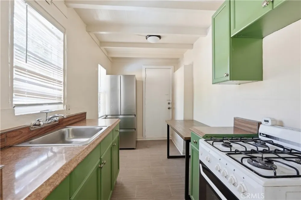 369 Log Crestline, CA 92325