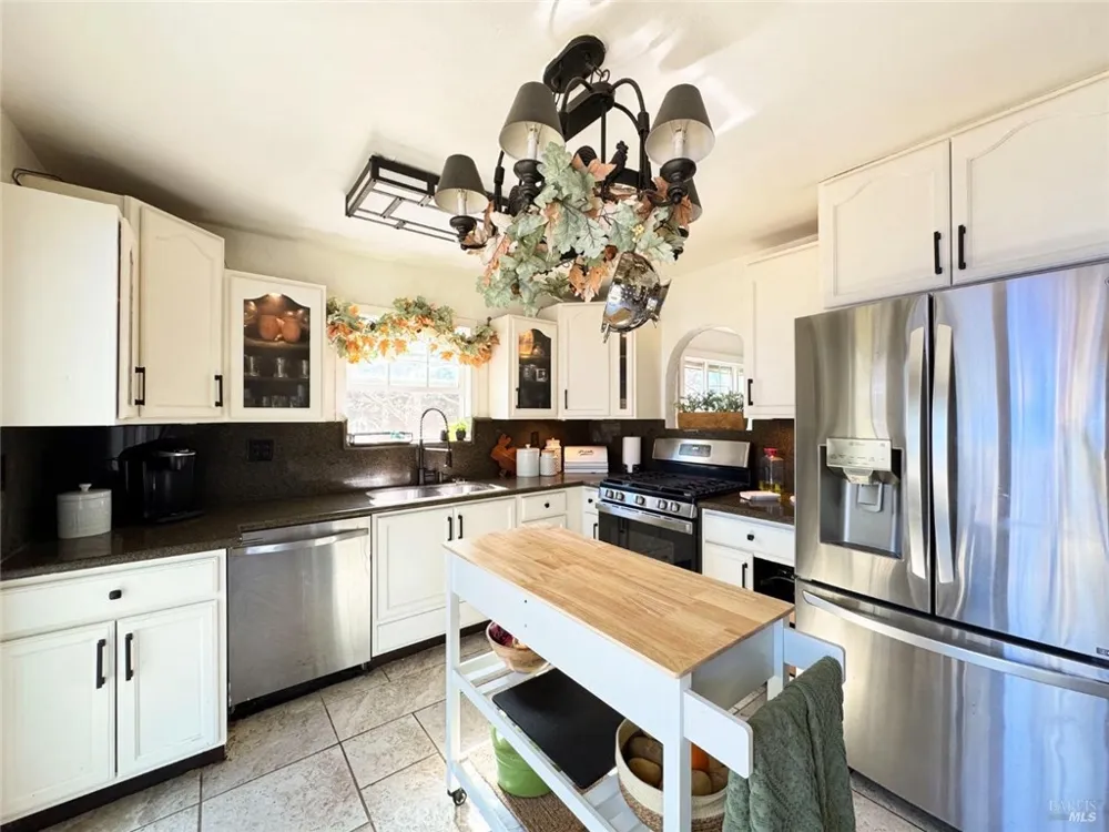 4400 Lake Ridge Drive Ukiah, CA 95482
