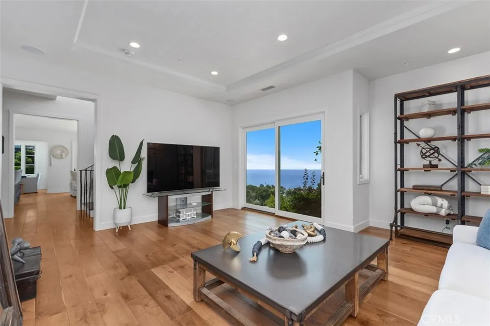 802 Summit Laguna Beach, CA 92651