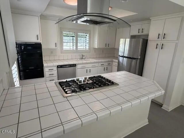 1094 Peninsula Ventura, CA 93001