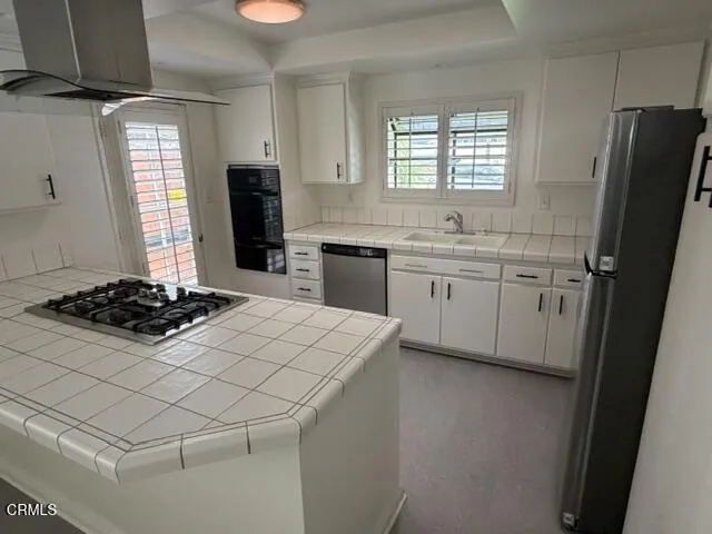 1094 Peninsula Ventura, CA 93001