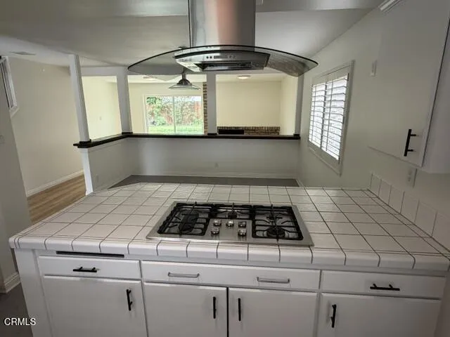1094 Peninsula Ventura, CA 93001