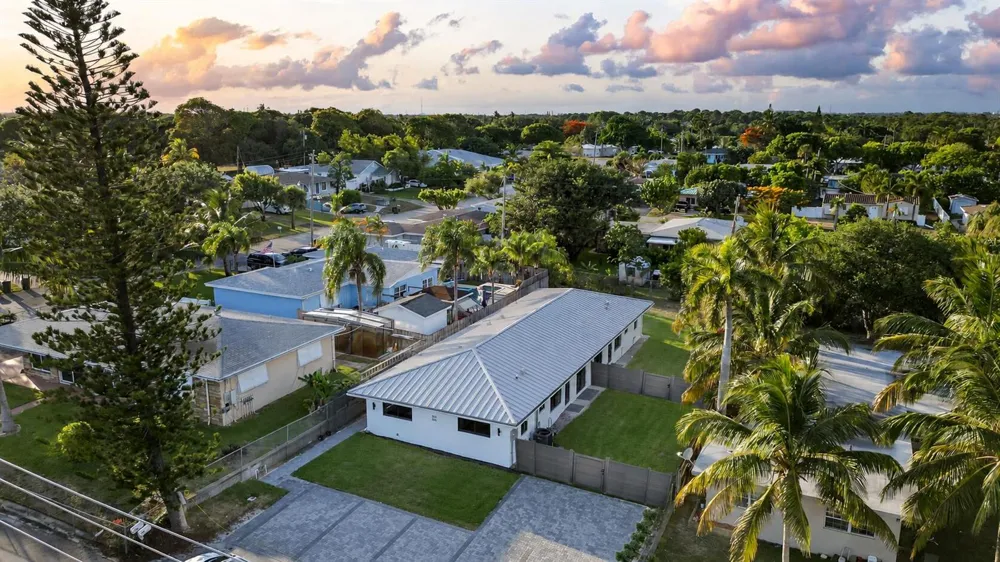 303 DE CARIE STREET #303 Delray Beach, FL 33444