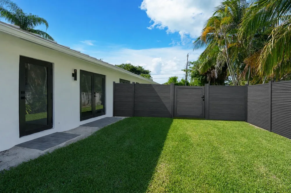 303 DE CARIE STREET #303 Delray Beach, FL 33444