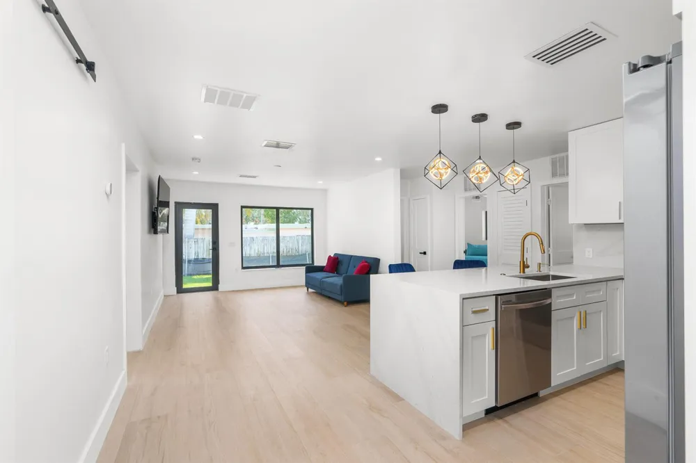 303 DE CARIE STREET #303 Delray Beach, FL 33444