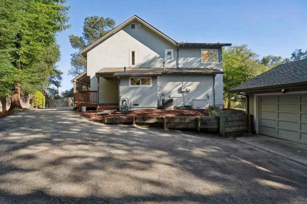 23758 Hutchinson Road Los Gatos, CA 95033