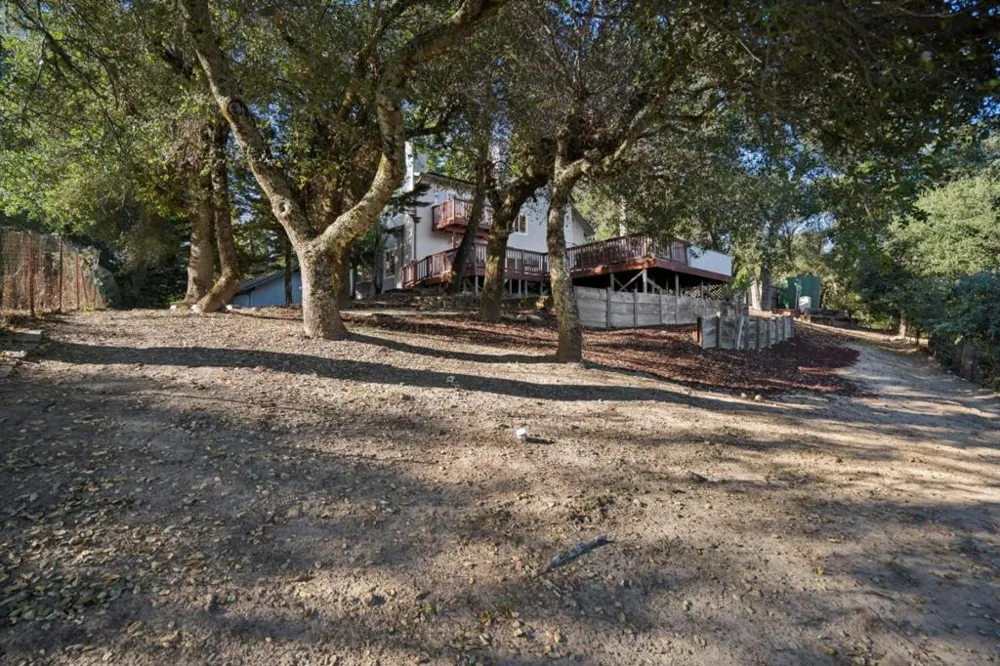23758 Hutchinson Road Los Gatos, CA 95033