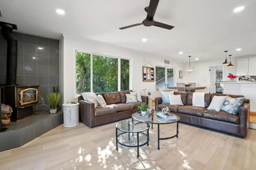 23758 Hutchinson Road Los Gatos, CA 95033