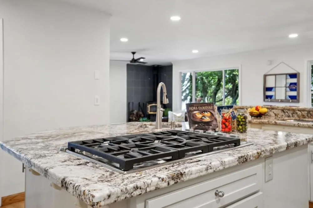 23758 Hutchinson Road Los Gatos, CA 95033