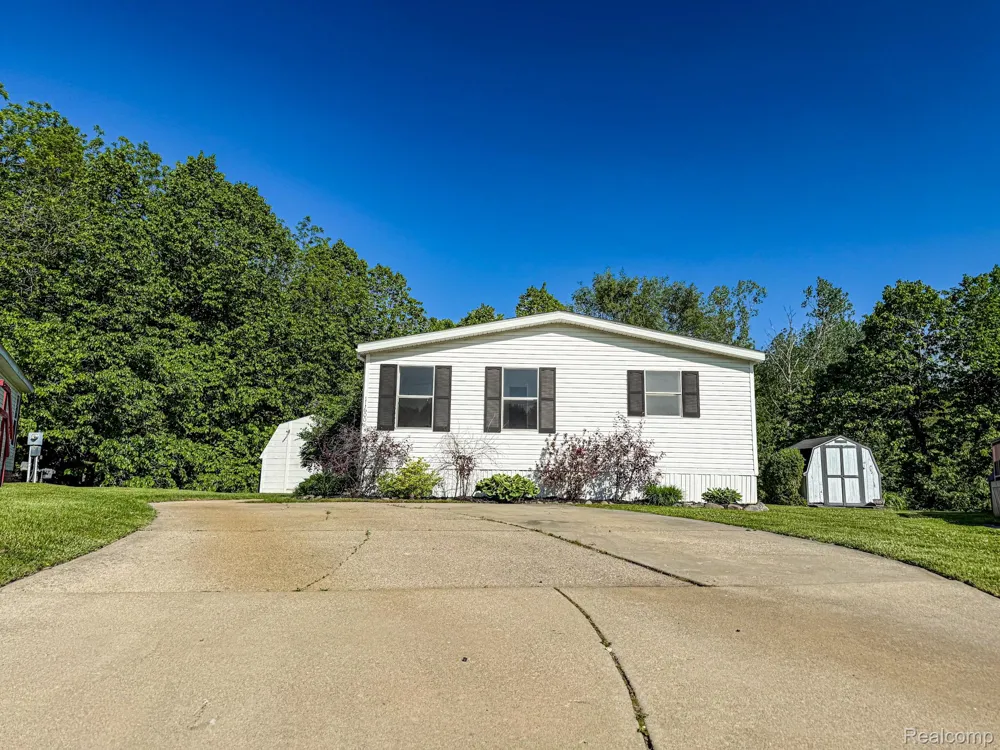 11600 Bay Drive Tyrone Township, MI 48430