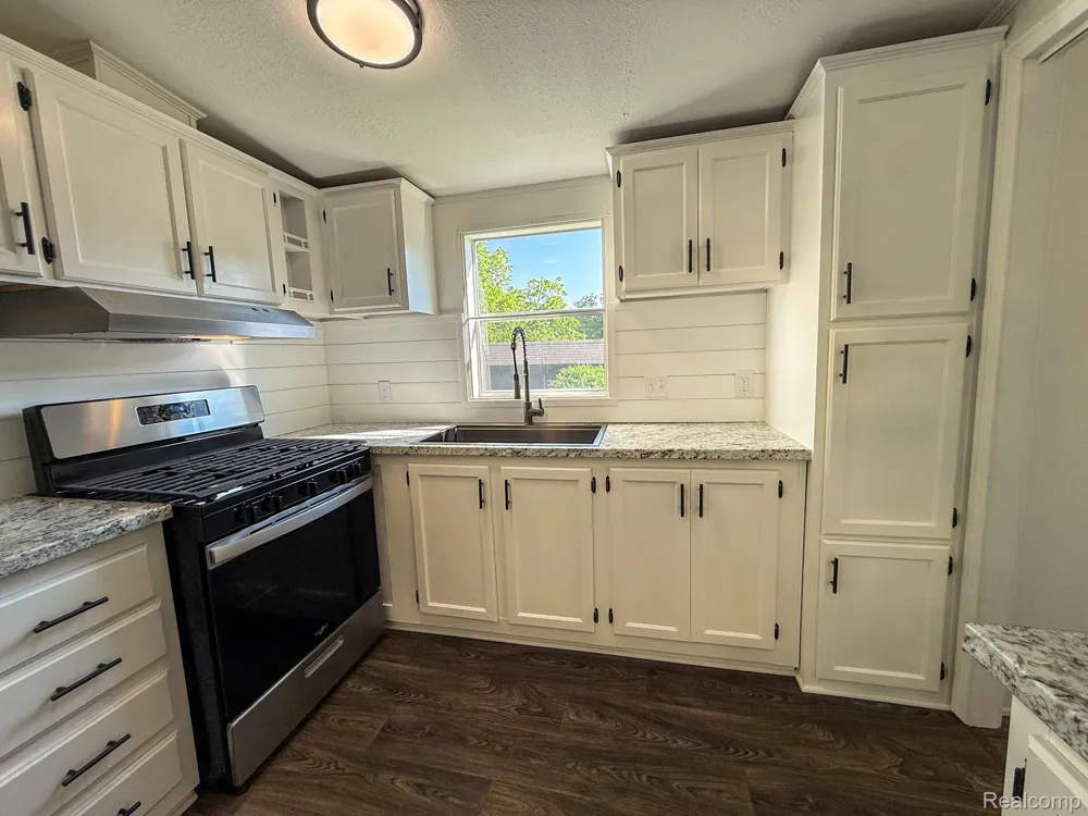 11600 Bay Drive Tyrone Township, MI 48430