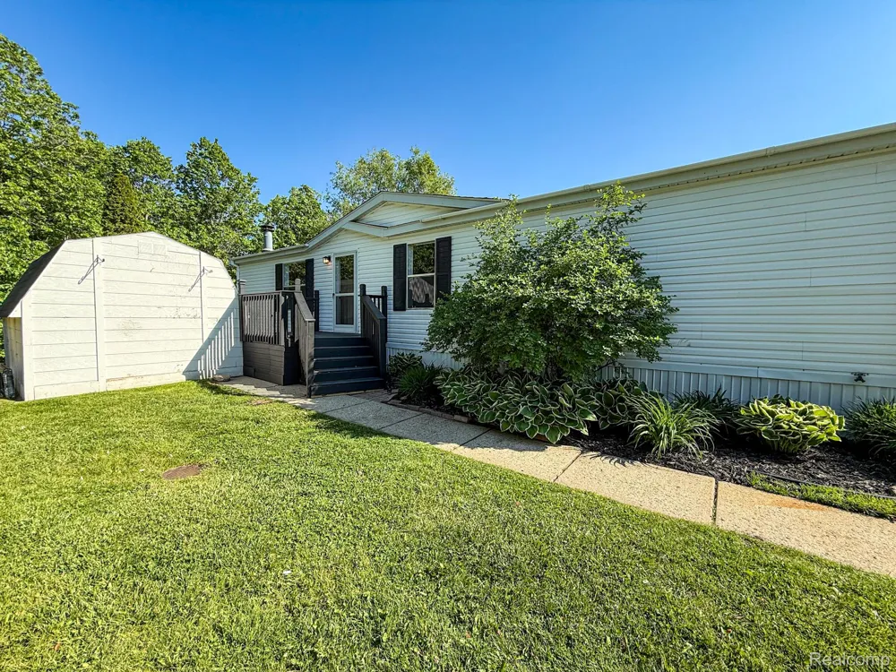 11600 Bay Drive Tyrone Township, MI 48430