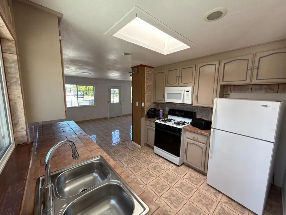 1040 Central Avenue Hollister, CA 95023