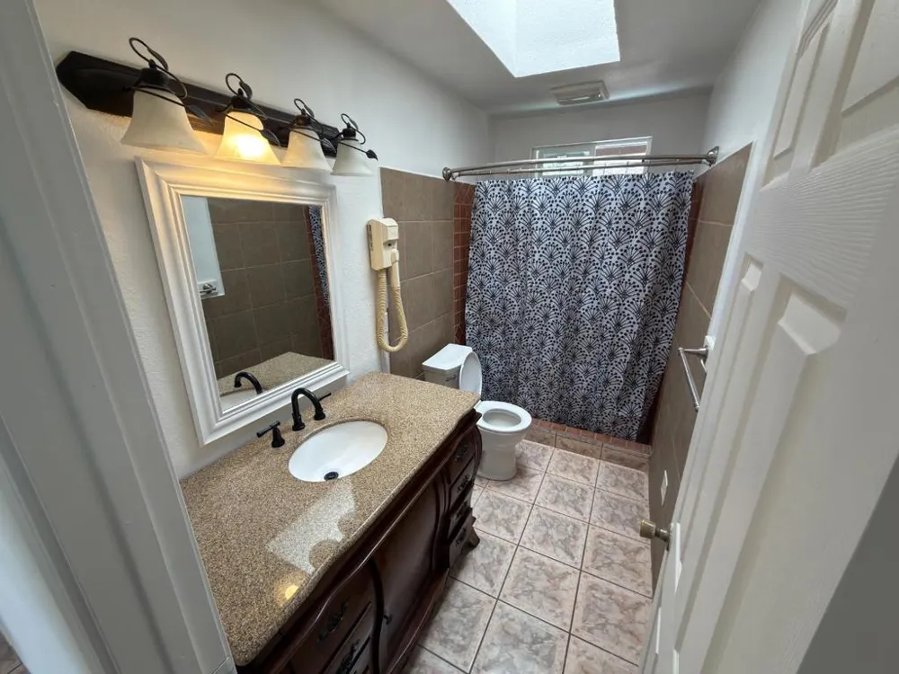 1040 Central Avenue Hollister, CA 95023