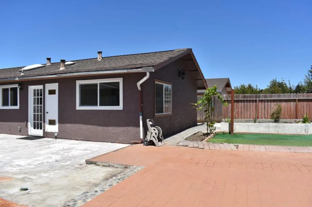 1040 Central Avenue Hollister, CA 95023