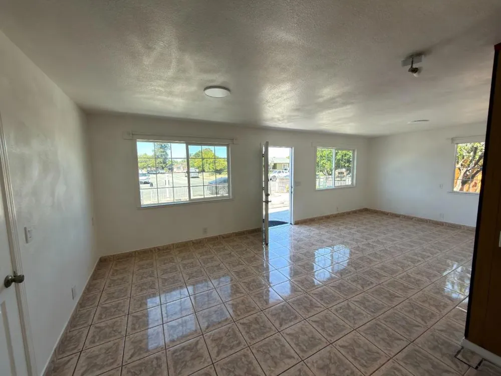 1040 Central Avenue Hollister, CA 95023