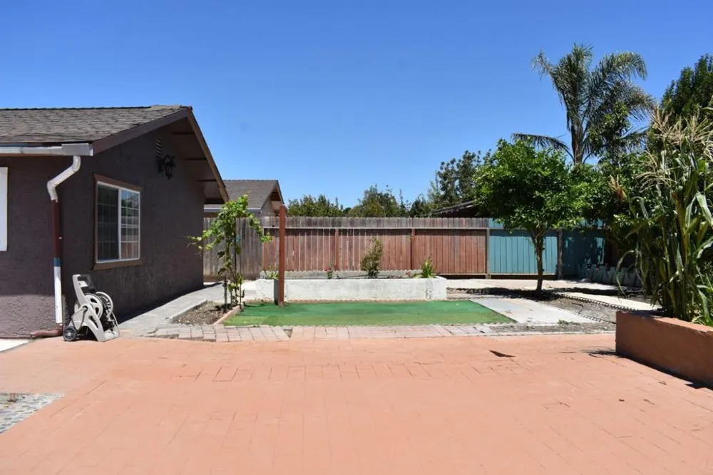 1040 Central Avenue Hollister, CA 95023