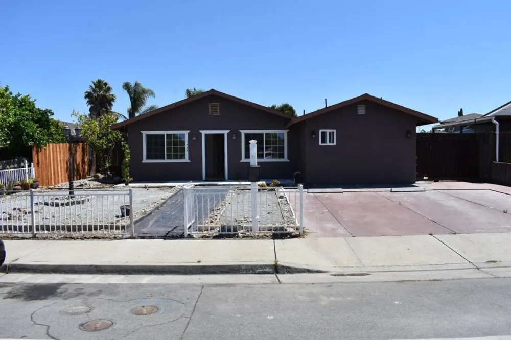 1040 Central Avenue Hollister, CA 95023