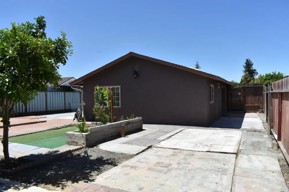 1040 Central Avenue Hollister, CA 95023
