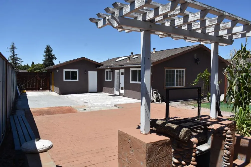 1040 Central Avenue Hollister, CA 95023