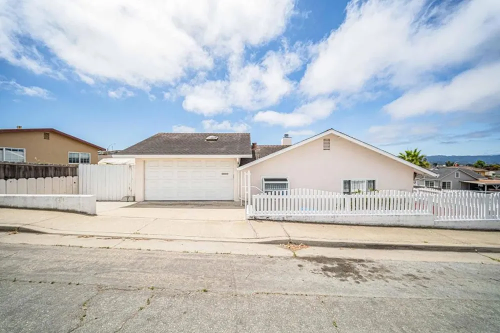 1696 Vallejo Street Seaside, CA 93955