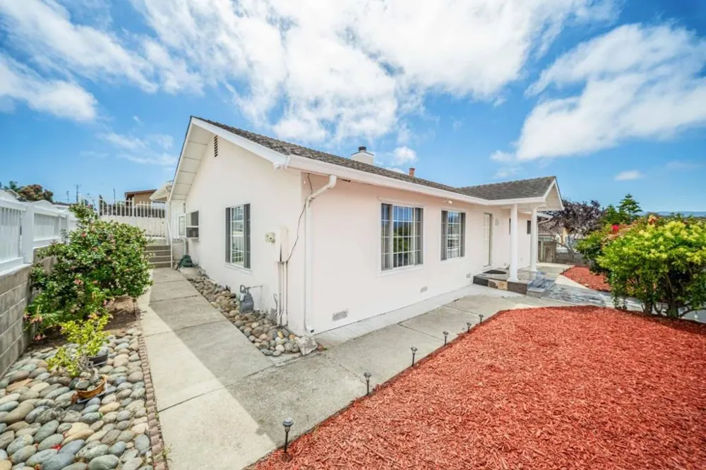 1696 Vallejo Street Seaside, CA 93955