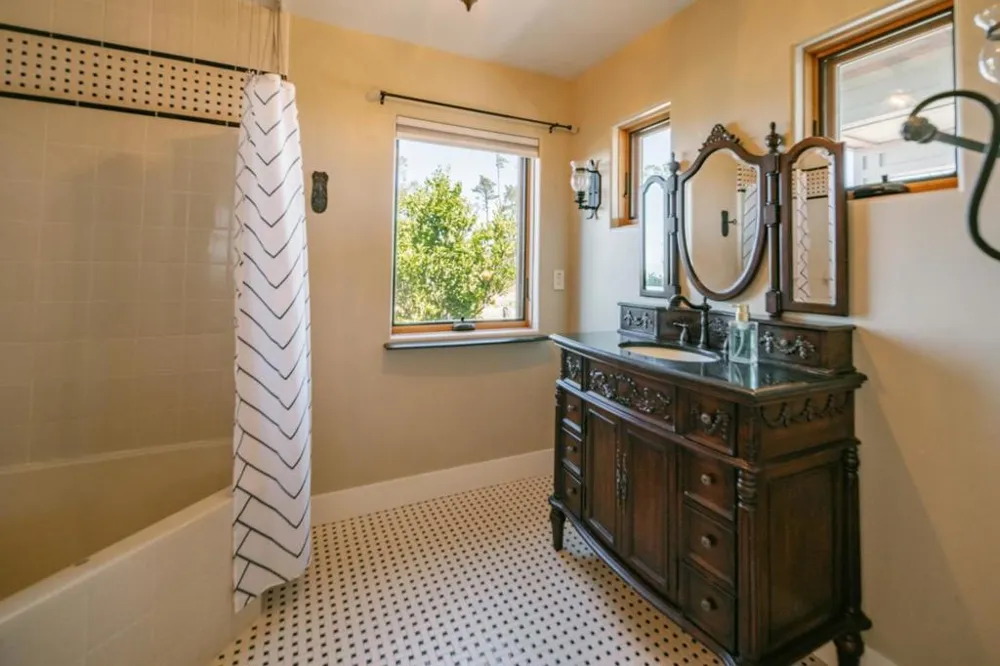300 Corona Road Carmel, CA 93923
