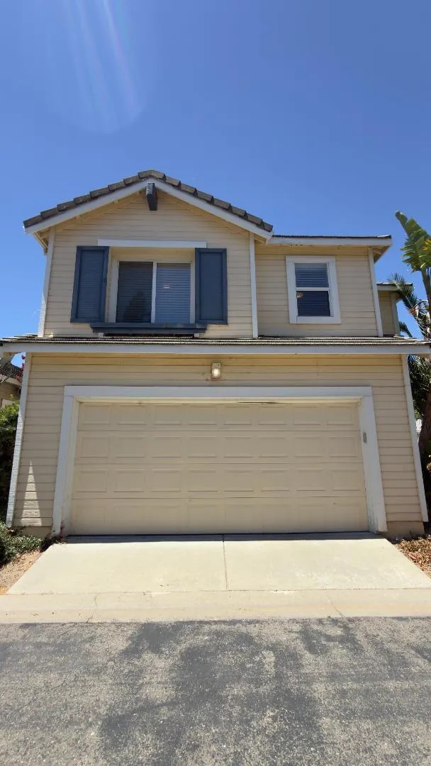 9233 Laguna Pointe Elk Grove, CA 95758