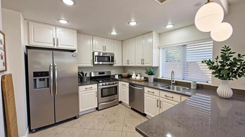 9233 Laguna Pointe Elk Grove, CA 95758