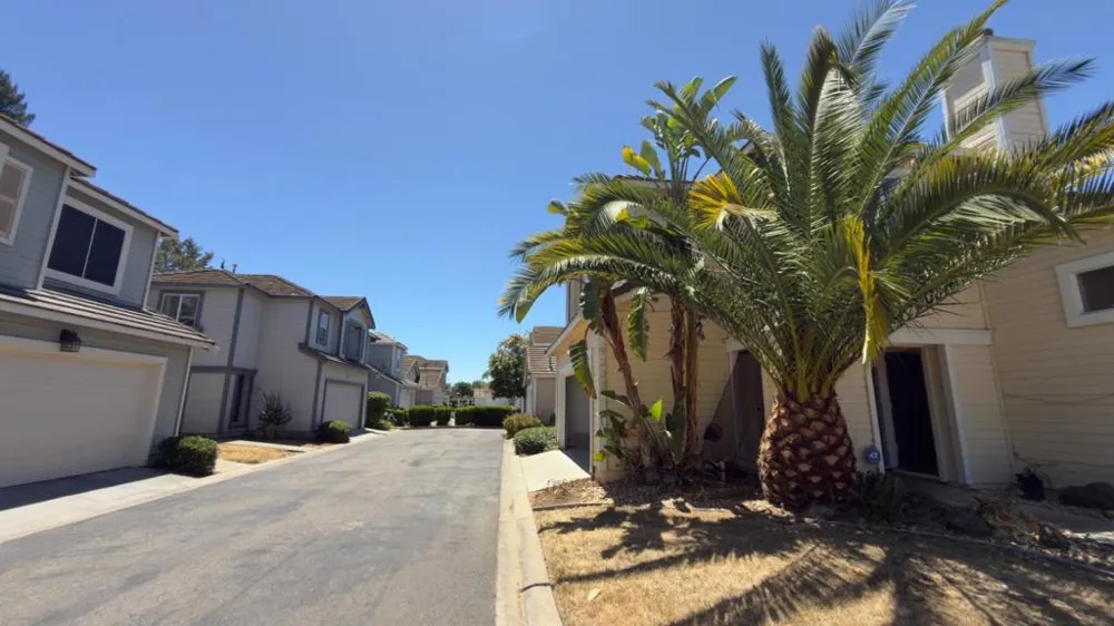 9233 Laguna Pointe Elk Grove, CA 95758