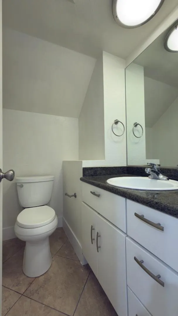 9233 Laguna Pointe Elk Grove, CA 95758