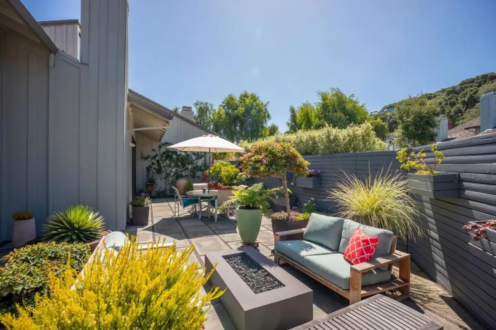28061 Heron Court Carmel, CA 93923