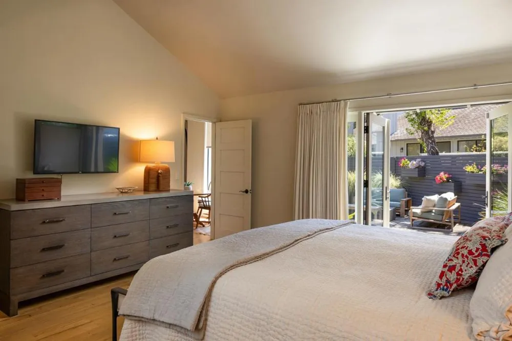 28061 Heron Court Carmel, CA 93923