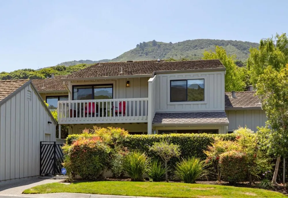 28061 Heron Court Carmel, CA 93923