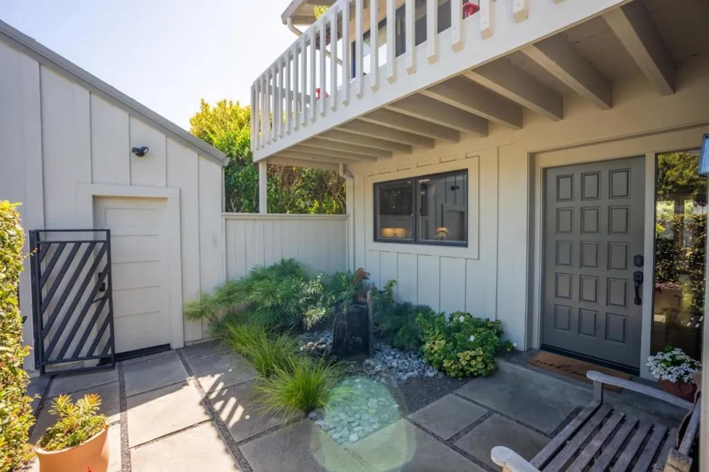 28061 Heron Court Carmel, CA 93923