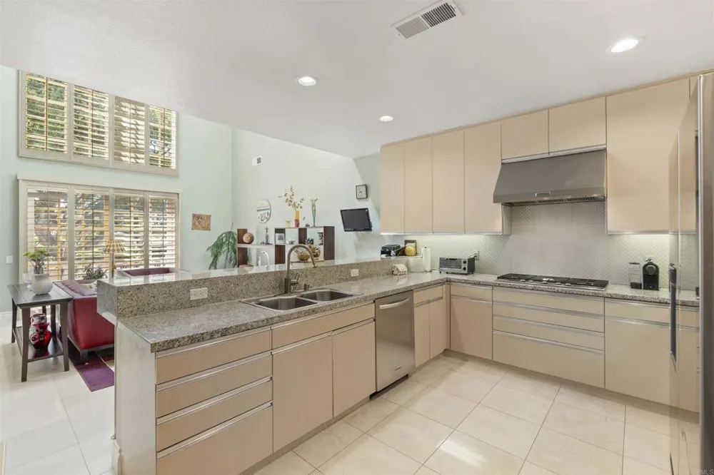 7489 Via De Fortuna Carlsbad, CA 92009